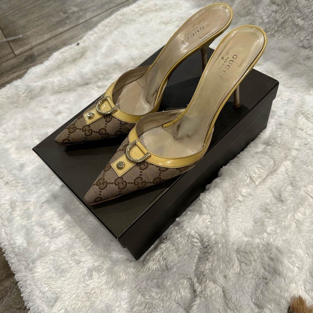 Gucci pumps